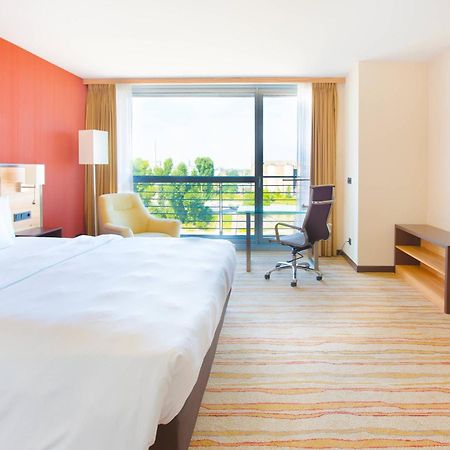 Hotel Courtyard By Marriott Duesseldorf Hafen Exterior foto