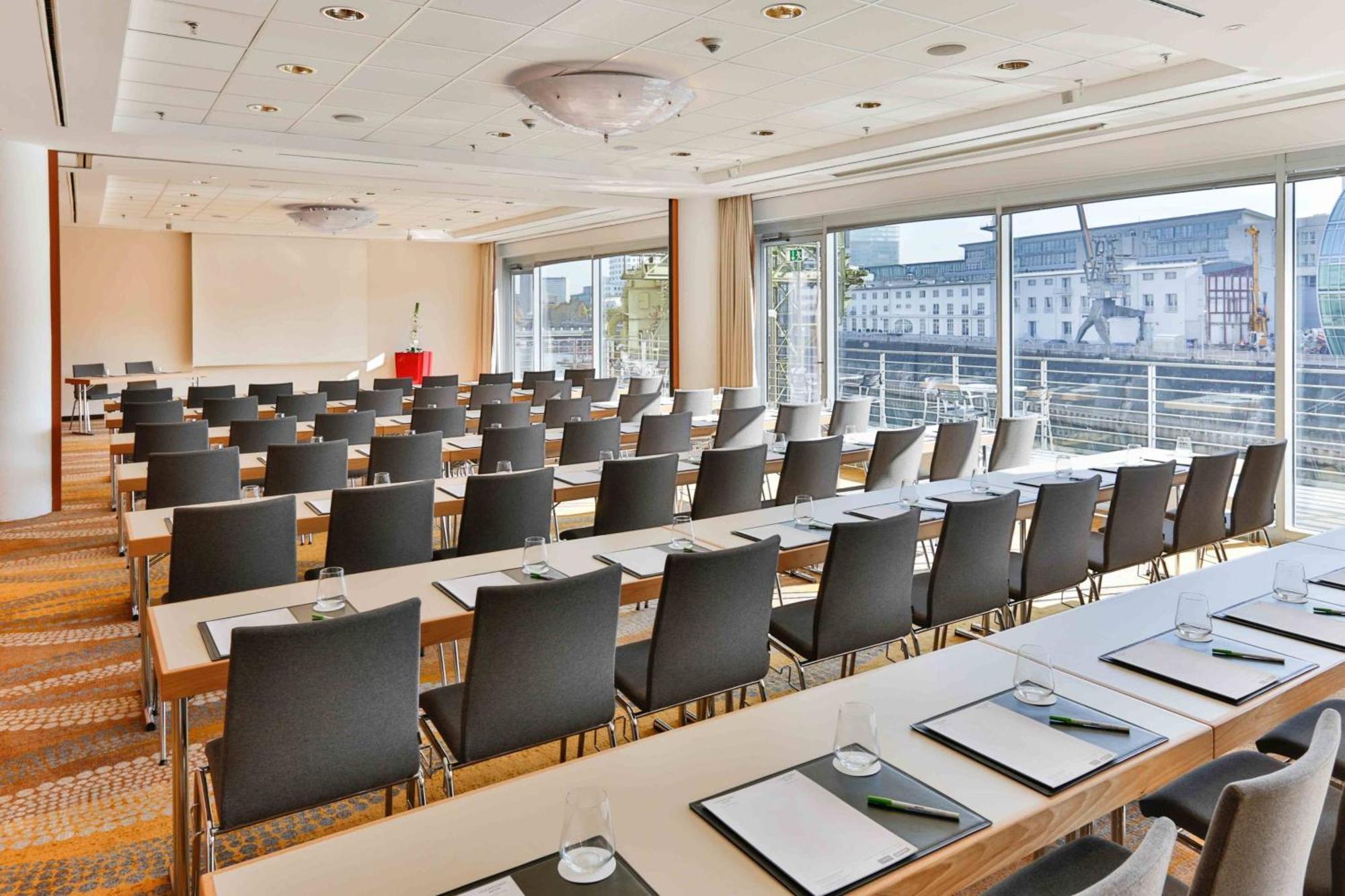 Hotel Courtyard By Marriott Duesseldorf Hafen Exterior foto